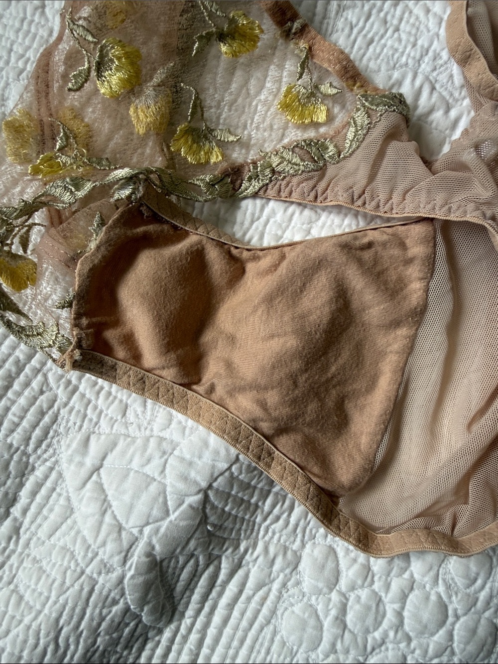 Parisa Nude Lace Bra & panty lingerie set with yellow embroider flowers nwt - Picture 4 of 16